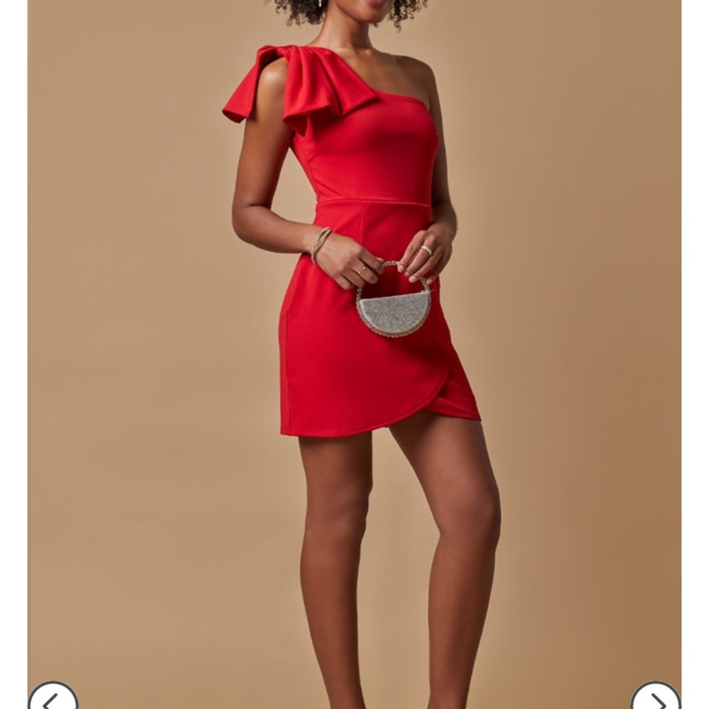 Mi Ami for Francescas
Klarissa Bow One Shoulder Mini Dress
Size: XSmall
Orig.$60